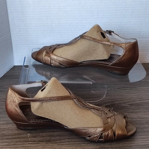 Clarks Artisan Strappy Sandals Size 8 Bronze Metallic Leather Open Toe Comfort - Picture 2 of 12